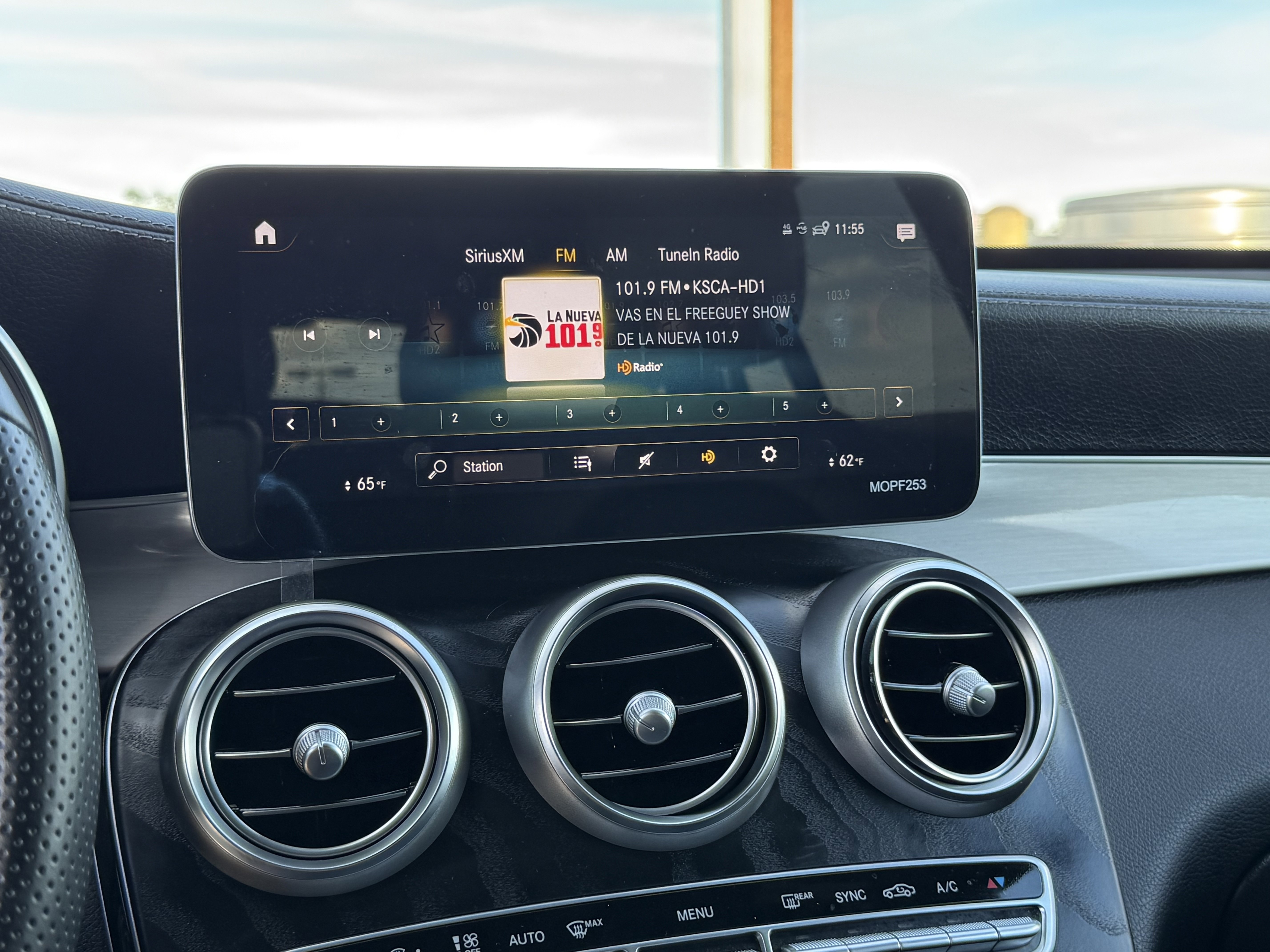 Used 2022 Mercedes-Benz GLC 300 4MATIC Coupe image 23