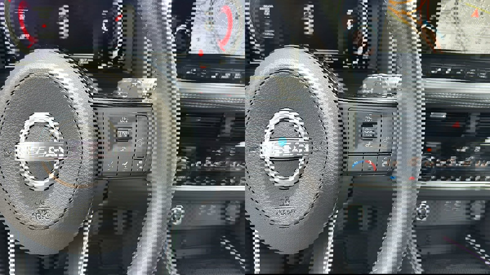 Used 2022 Nissan Rogue Platinum w/ Head-Up Display Package image 17