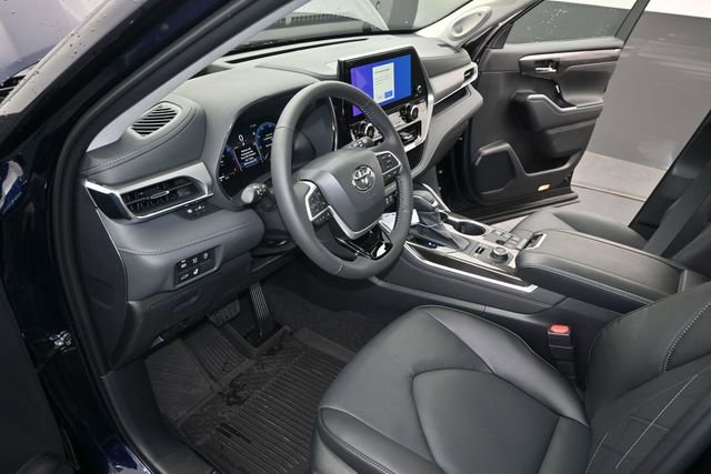 New 2026 Toyota Highlander Platinum AWD/4WD image 4