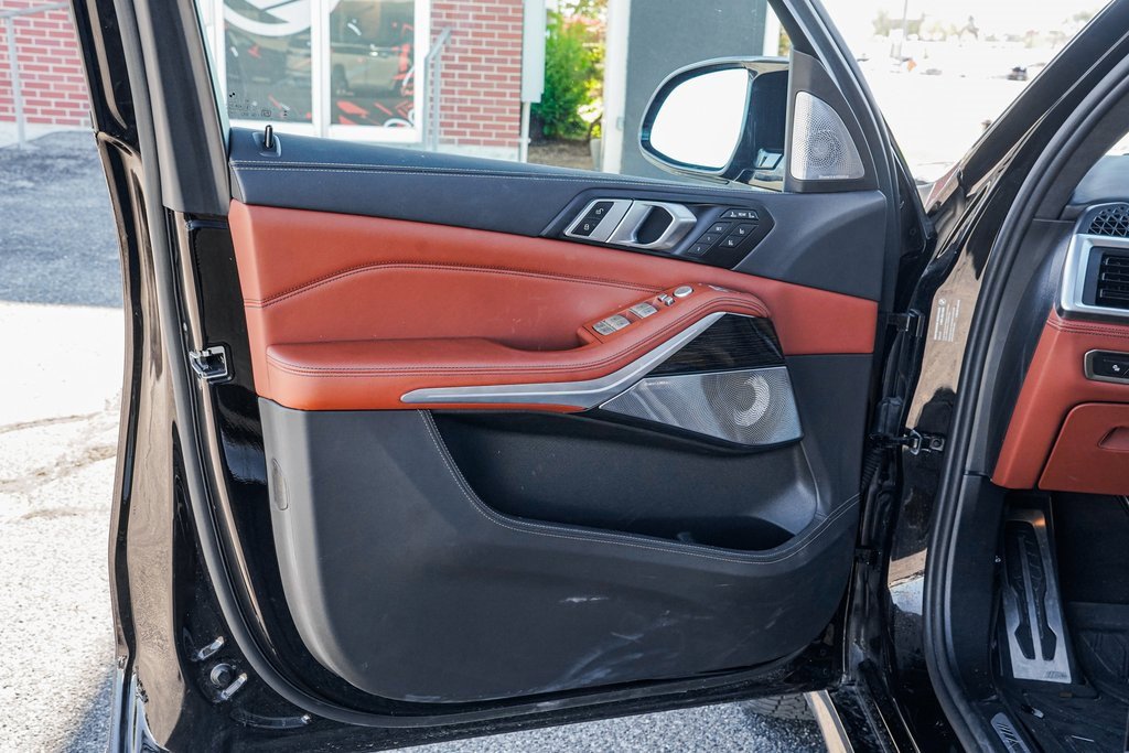 Used 2025 BMW X7 M60i image 9