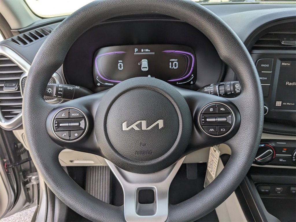 Certified 2025 Kia Soul LX image 28