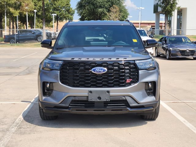 Used 2025 Ford Explorer ST AWD/4WD image 2
