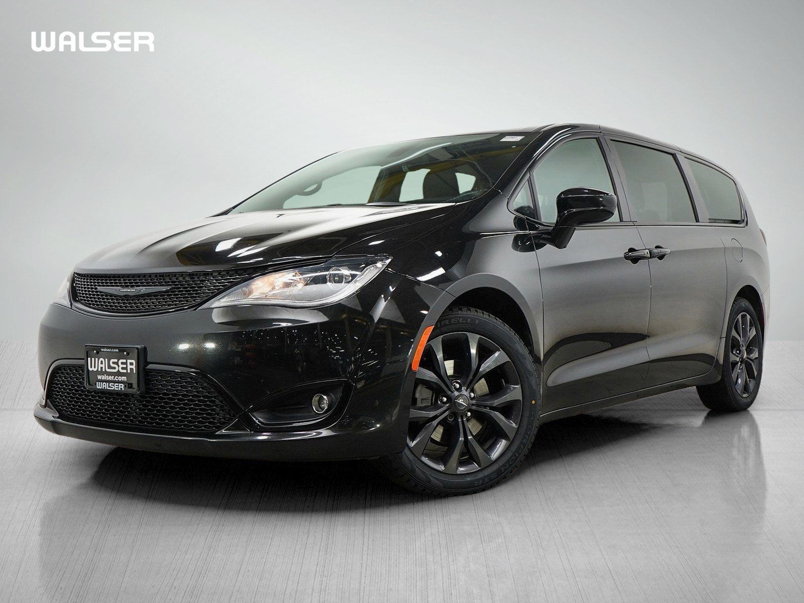 Used 2019 Chrysler Pacifica Touring Plus FWD image 1