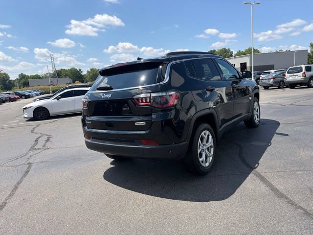 Used 2024 Jeep Compass Latitude AWD/4WD image 9