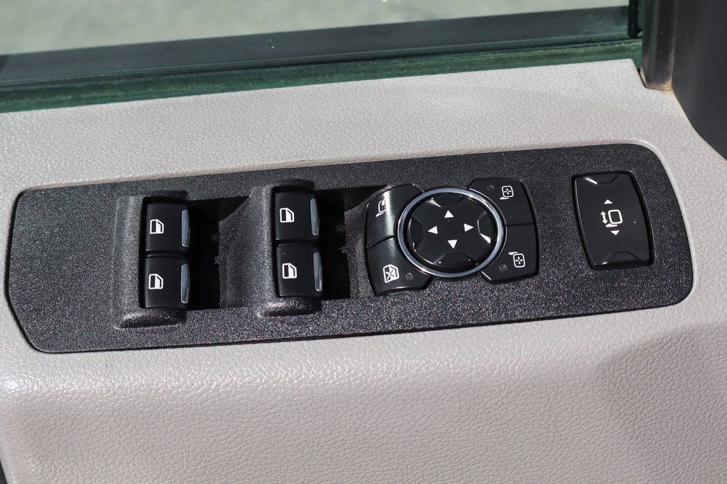 Used 2017 Ford F550 4x4 Crew Cab Super Duty image 18