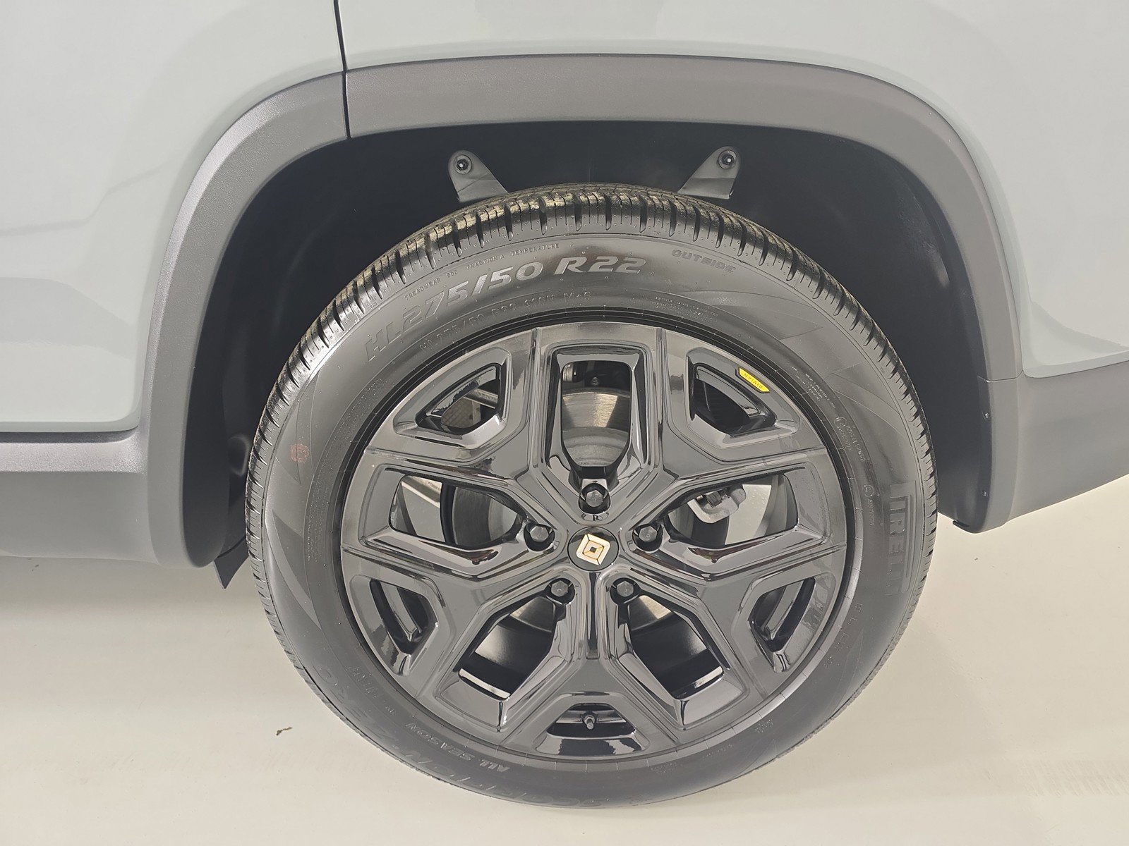 Used 2024 Rivian R1S Adventure image 10