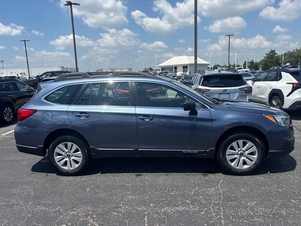 Used 2017 Subaru Outback 2.5i AWD/4WD image 2
