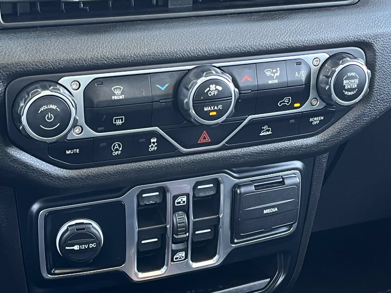 Used 2024 Jeep Wrangler Unlimited Sport AWD/4WD image 18