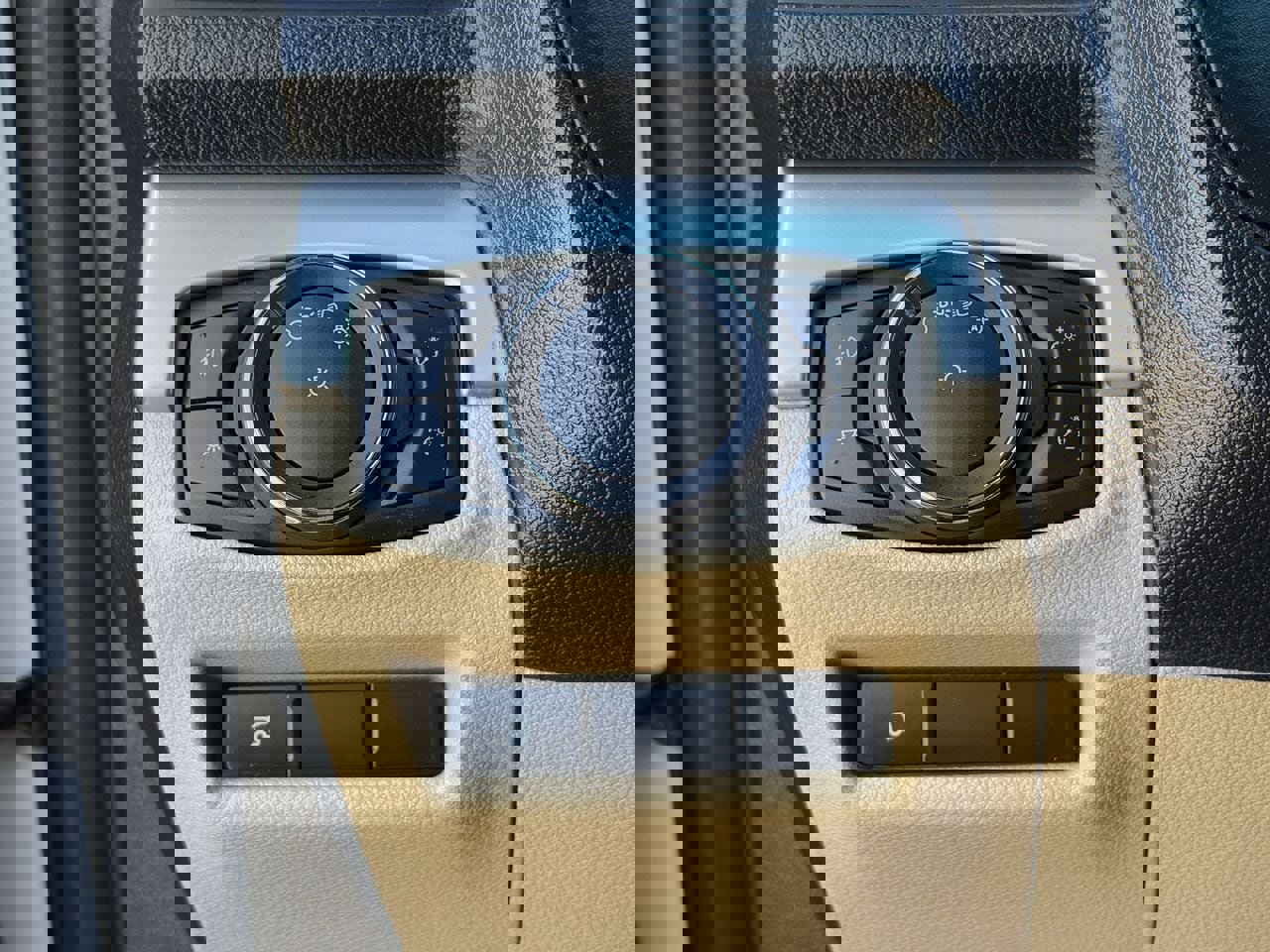 Used 2016 Ford Explorer XLT w/ Equipment Group 202A image 22