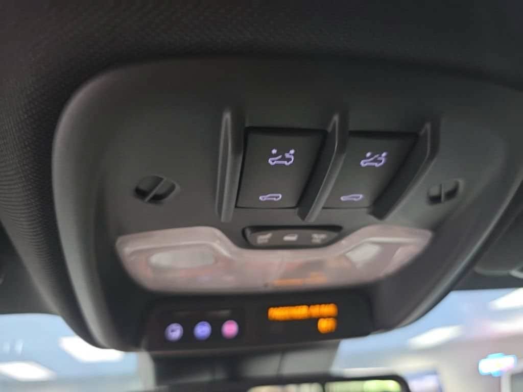 Certified 2025 GMC Canyon AT4 AWD/4WD image 32