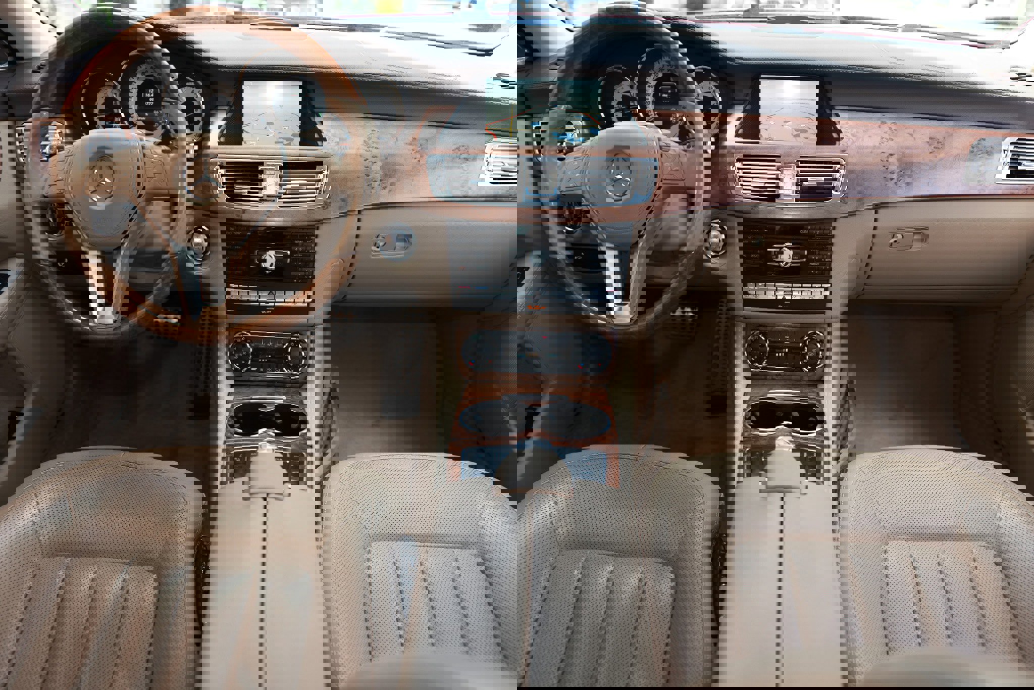 Used 2014 Mercedes-Benz CLS 550 4MATIC image 2