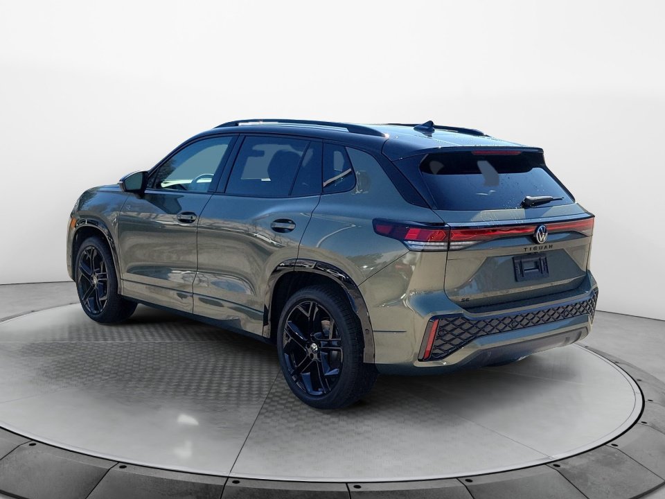 New 2026 Volkswagen Tiguan SE R-Line FWD image 5
