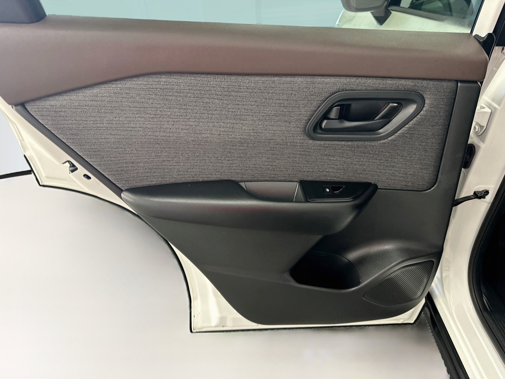 Used 2023 Nissan Rogue S AWD/4WD image 26