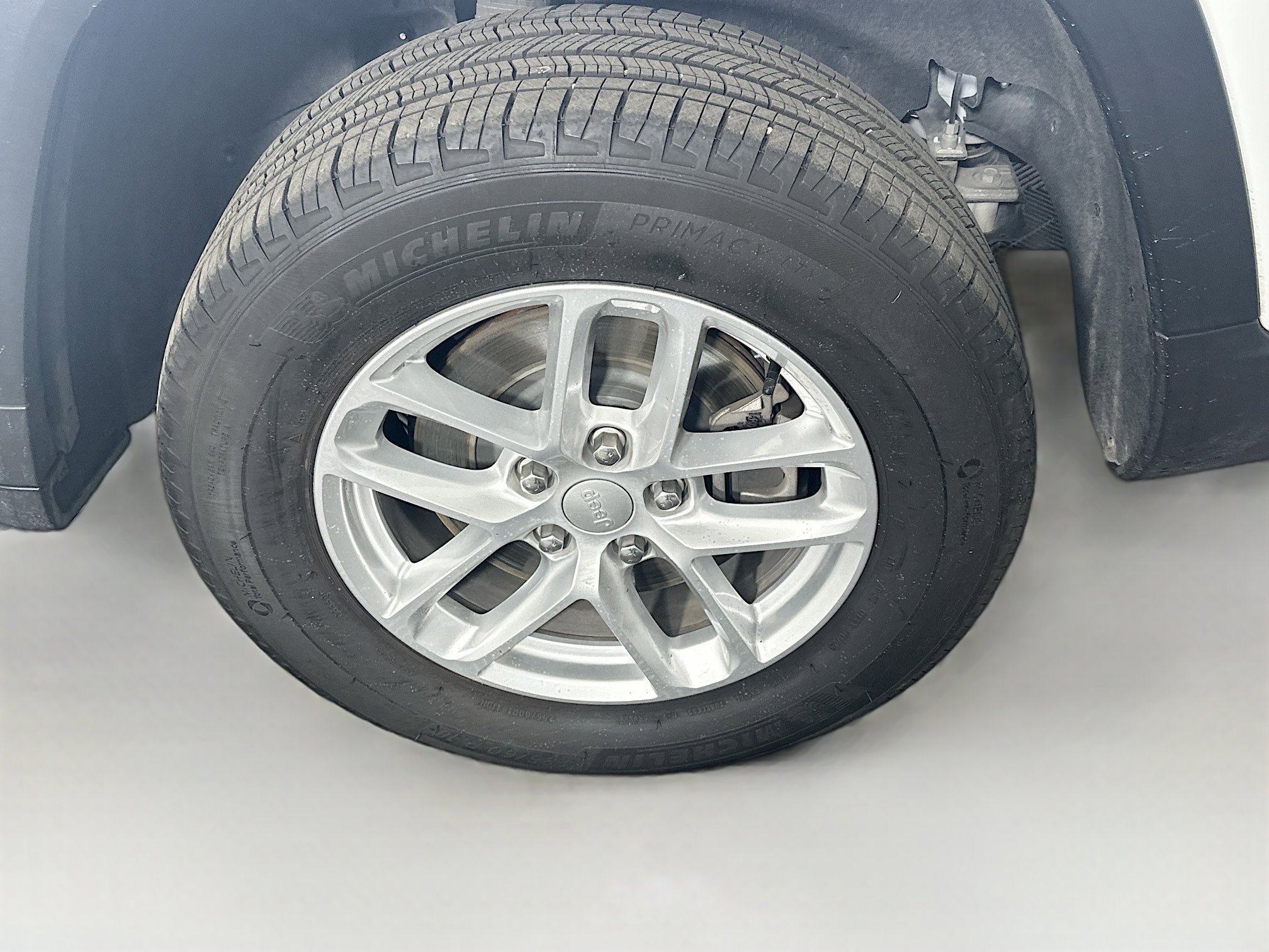 Used 2025 Jeep Grand Cherokee L Laredo image 11