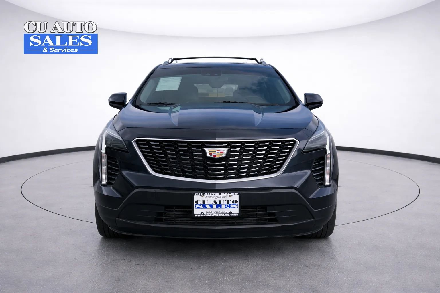 Used 2022 Cadillac XT4 Luxury w/ Cold Weather Package image 2