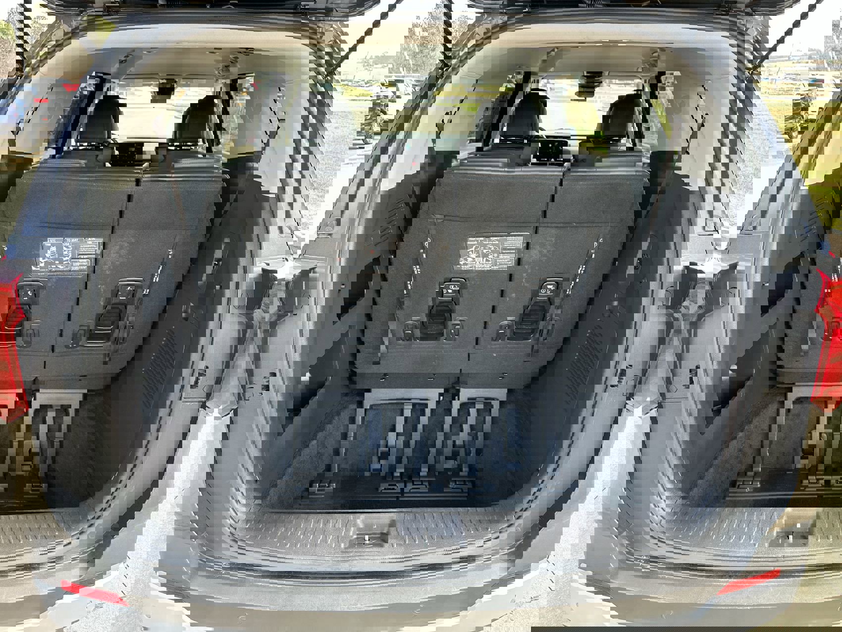 Used 2025 Kia Carnival image 24