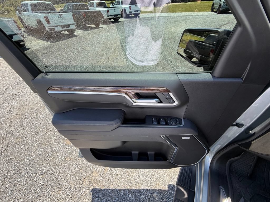 Used 2025 GMC Sierra 1500 Elevation w/ Elevation Premium Package AWD/4WD image 5