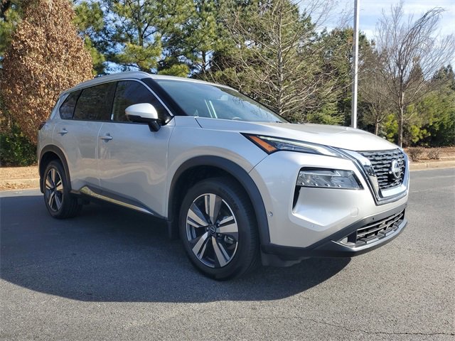 Used 2023 Nissan Rogue SL w/ SL Premium Package image 3