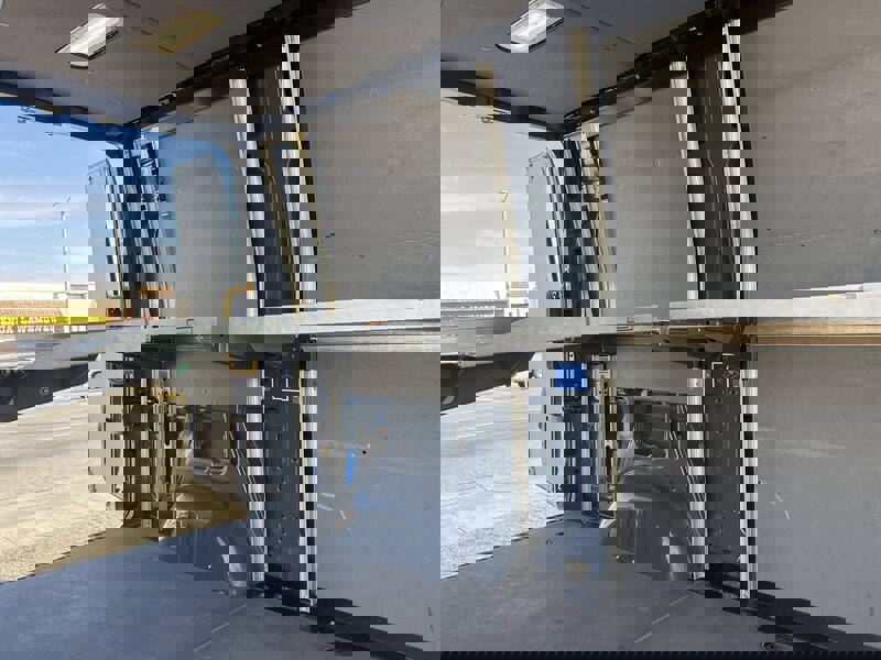 Used 2018 Mercedes-Benz Sprinter 2500 image 12