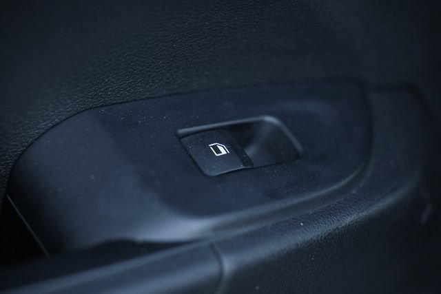 Used 2025 Hyundai Venue SEL FWD image 25