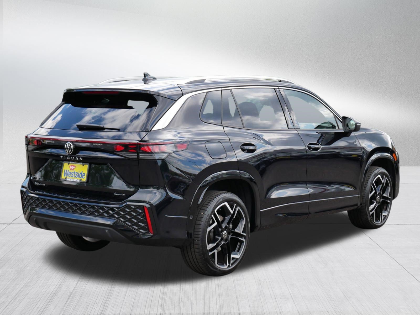 Certified 2026 Volkswagen Tiguan SEL R-Line AWD/4WD image 7