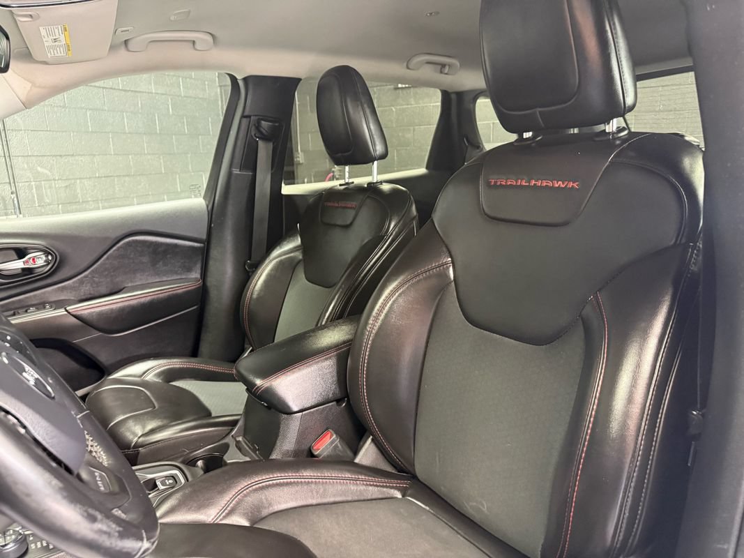 Used 2019 Jeep Cherokee Trailhawk w/ Cold Weather Group AWD/4WD image 12