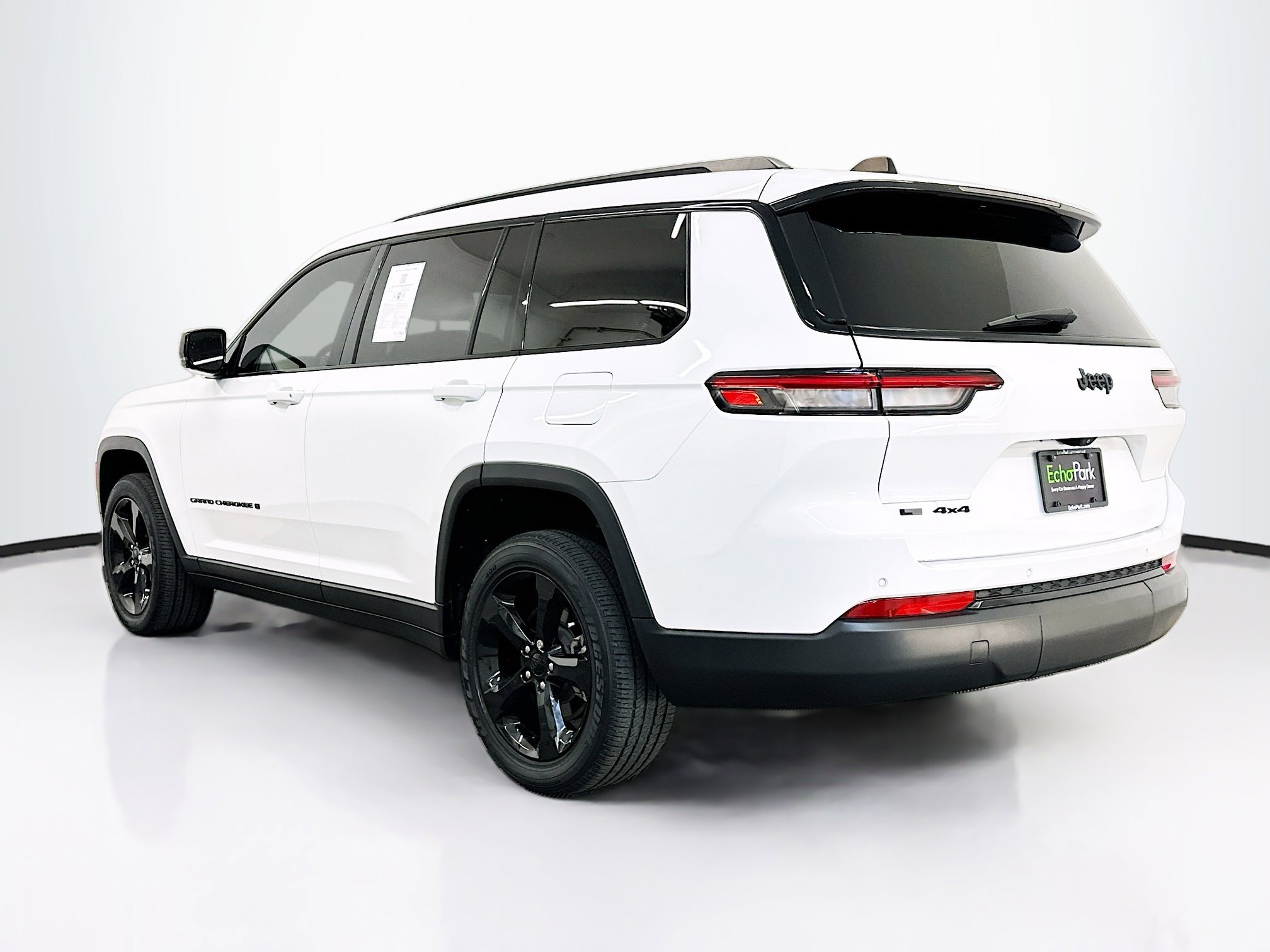 Used 2023 Jeep Grand Cherokee L Laredo image 5
