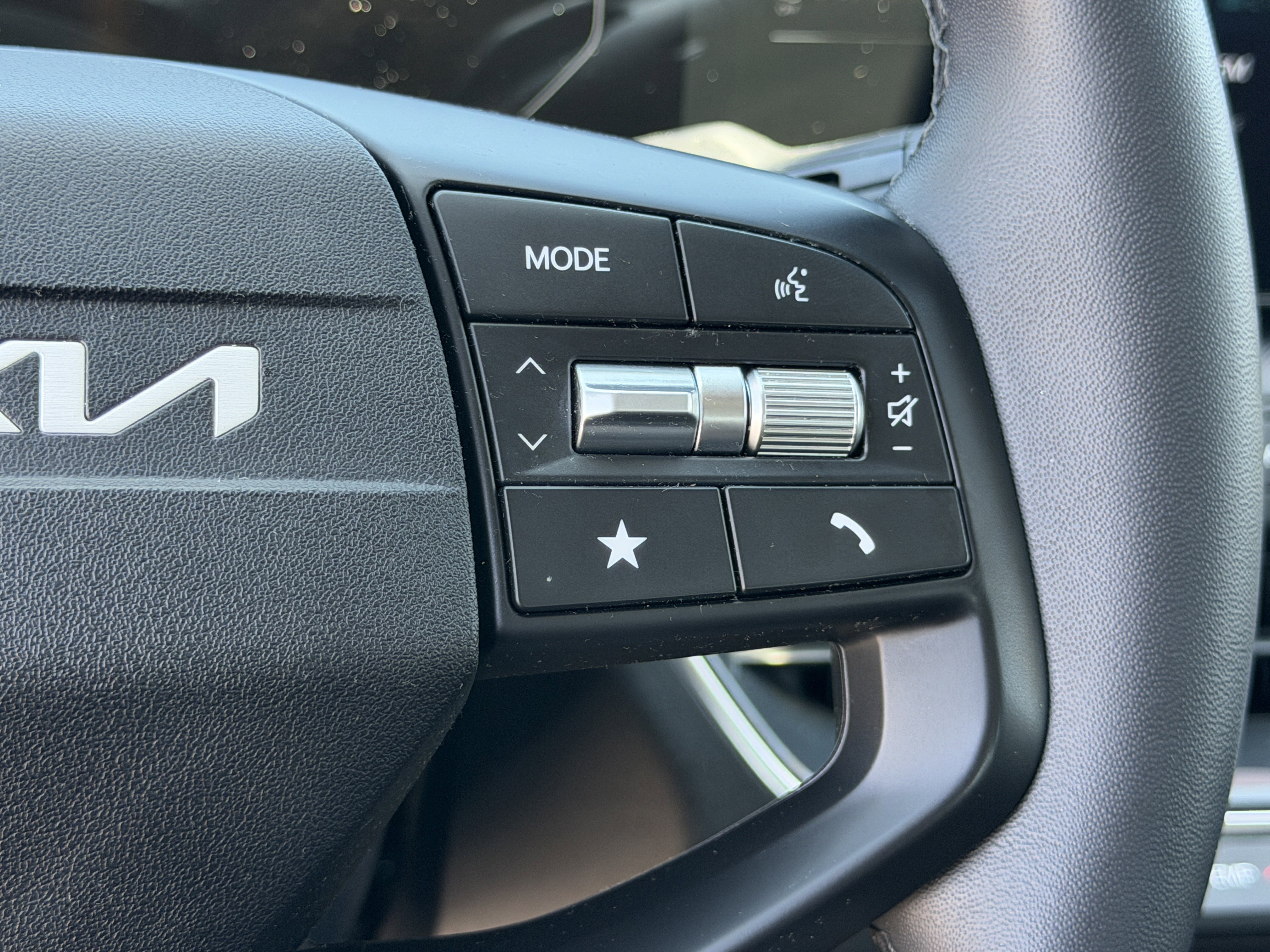 Certified 2025 Kia K4 EX image 19