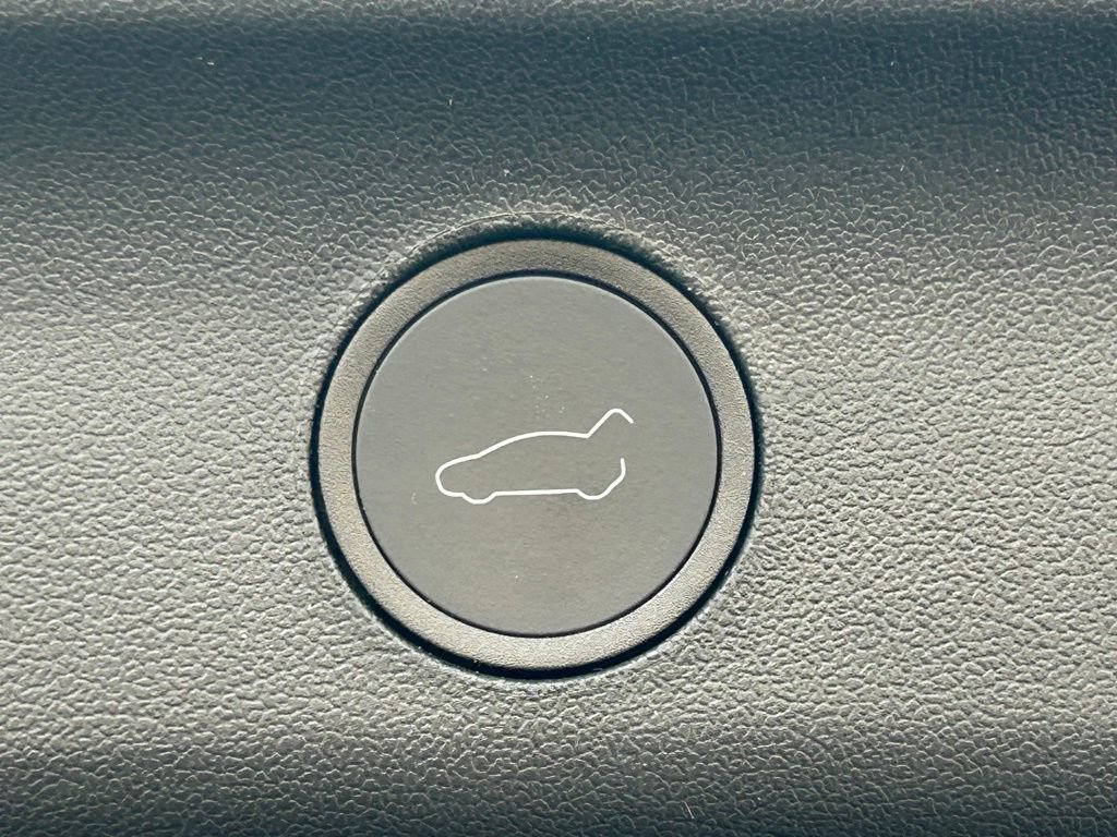 Used 2024 Tesla Model Y 2WD image 46