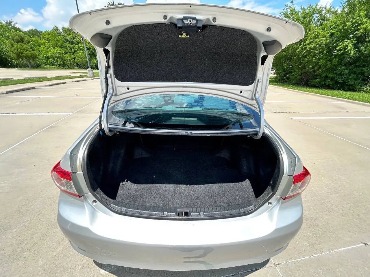 Used 2013 Toyota Corolla LE FWD image 10