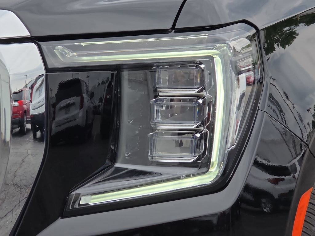 Certified 2023 GMC Yukon SLT w/ SLT Luxury Package AWD/4WD image 34