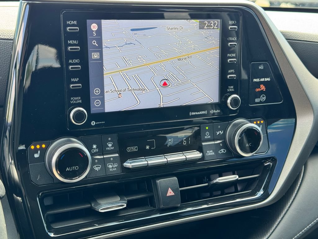 Used 2021 Toyota Highlander XLE FWD image 26