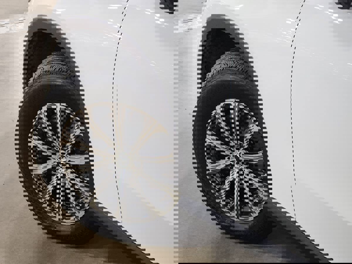 Used 2025 Mercedes-Benz GLC 300 4MATIC image 23