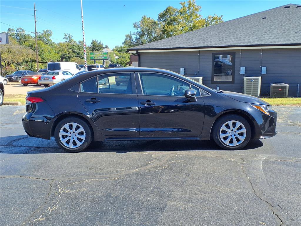 Used 2024 Toyota Corolla LE image 2