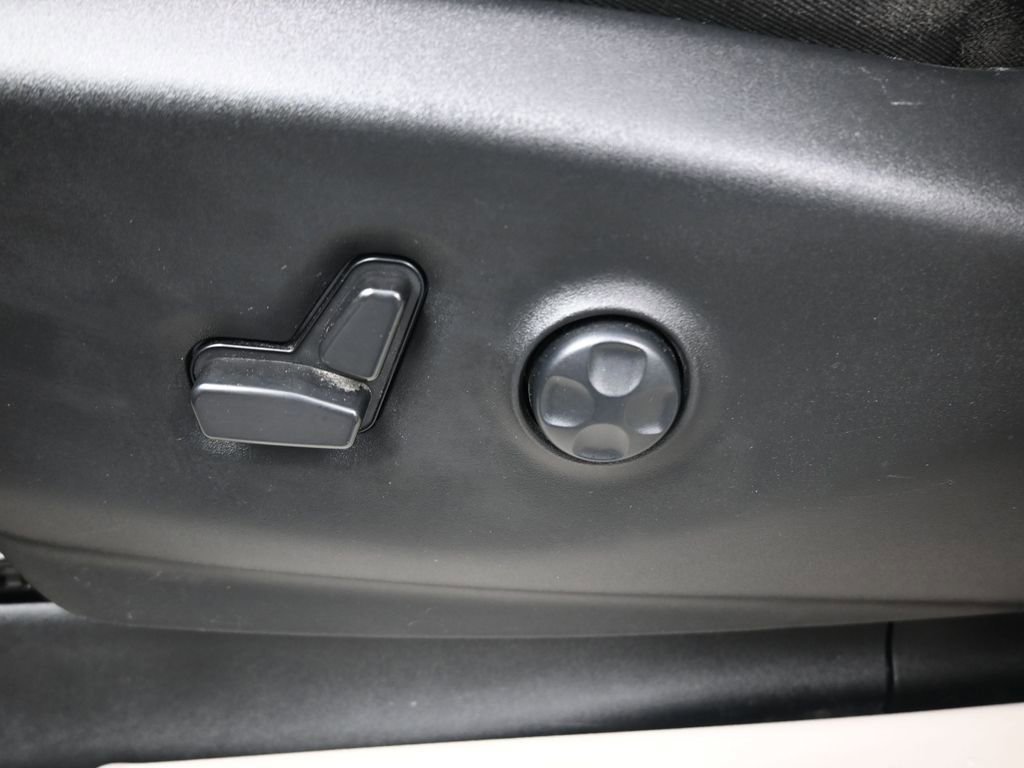 Used 2023 Chrysler Pacifica Touring-L image 31