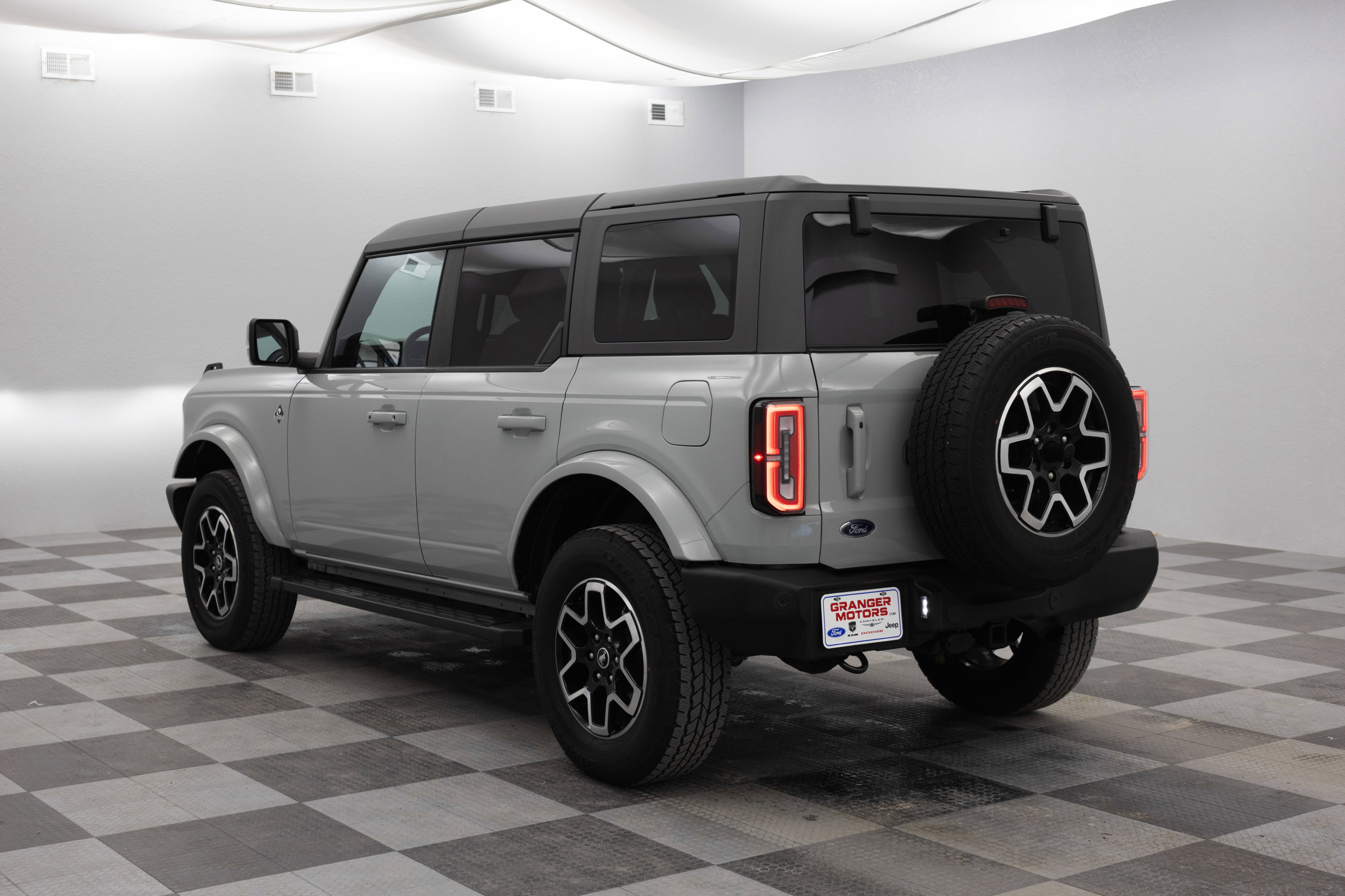 Used 2022 Ford Bronco Outer Banks image 8