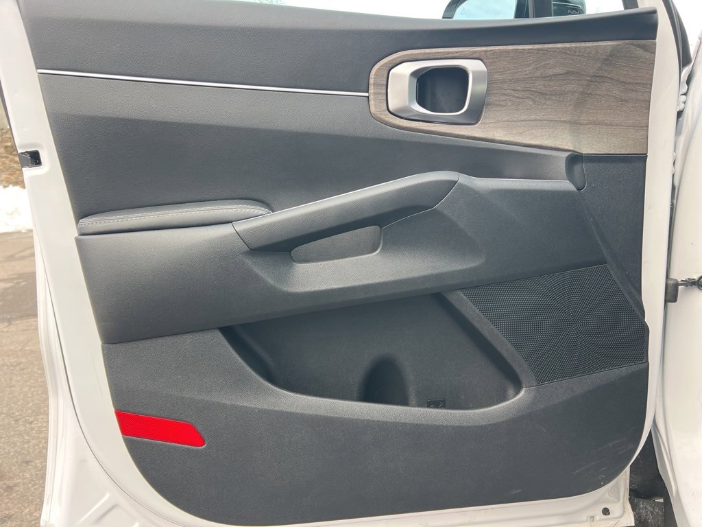 Certified 2023 Kia Sorento S image 9