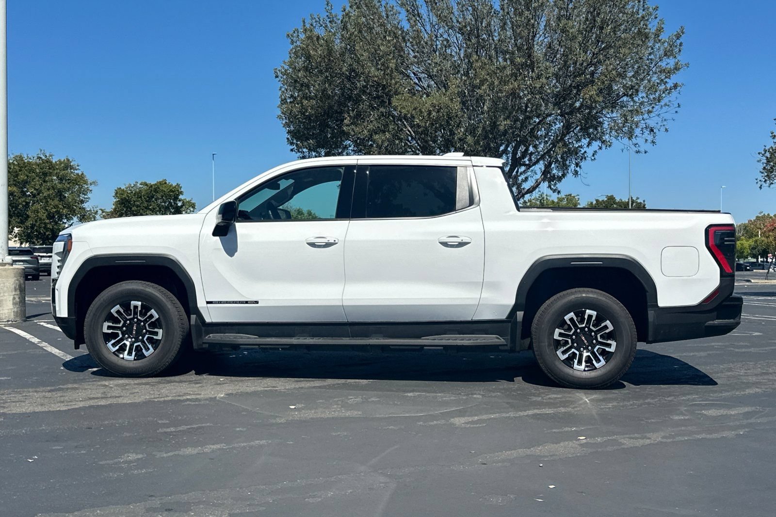 Used 2026 GMC Sierra EV Elevation AWD/4WD image 7
