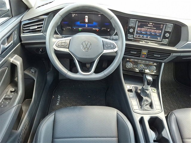 Used 2024 Volkswagen Jetta SE image 11