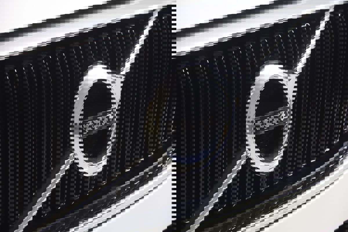 Used 2019 Volvo XC60 T5 Momentum w/ Multimedia Package image 17