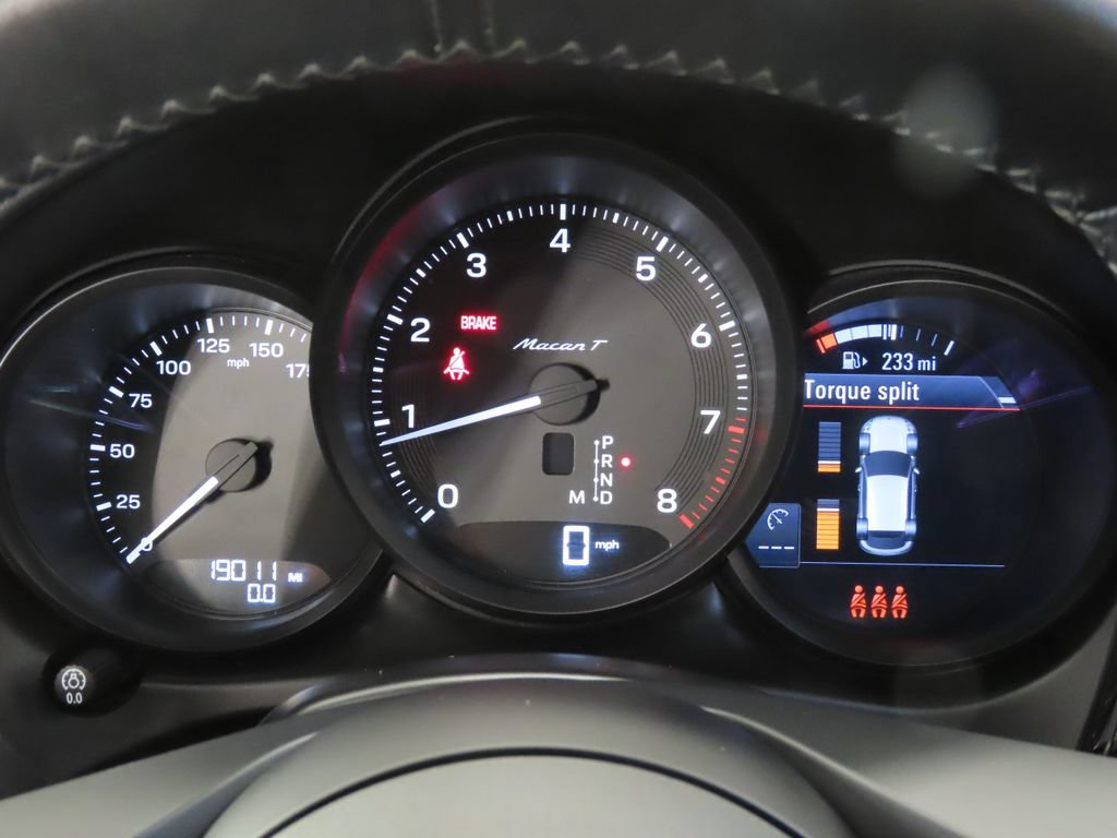 Certified 2024 Porsche Macan Turbo AWD/4WD image 17