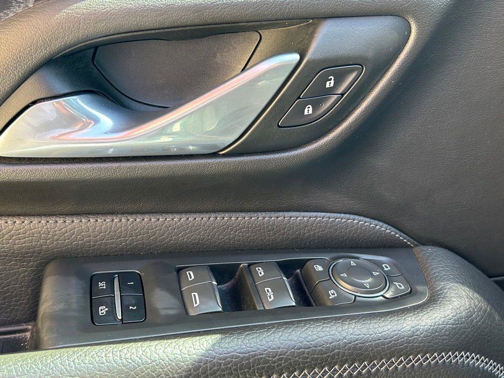 Used 2023 GMC Yukon XL Denali image 24