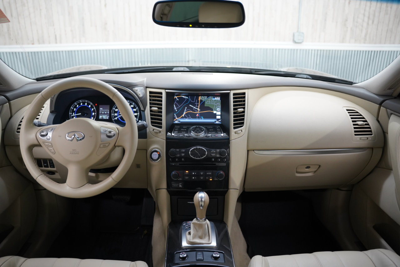 Used 2016 INFINITI QX70 AWD w/ Premium Package image 17