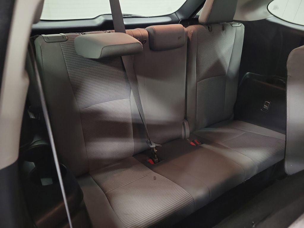 Used 2023 Toyota Highlander LE AWD/4WD image 25