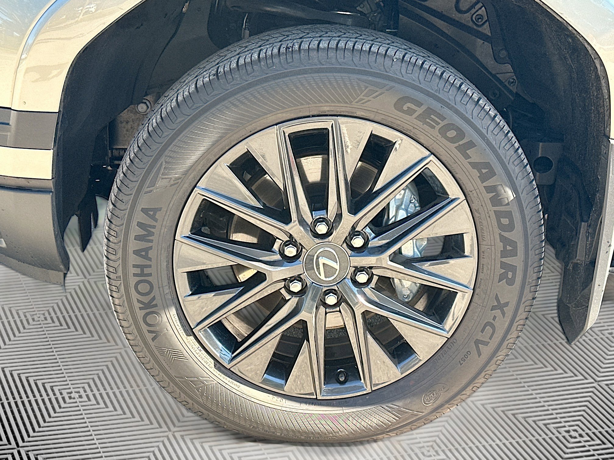 Used 2024 Lexus GX 550 w/ Cold Area Package image 38