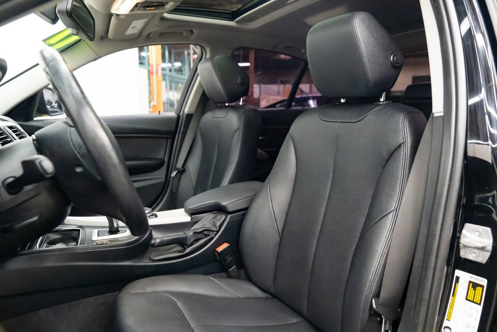 Used 2017 BMW 320i Sedan RWD image 20