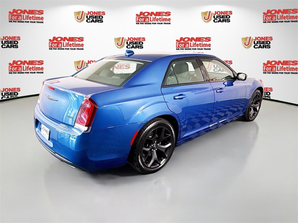 Used 2021 Chrysler 300 Touring w/ Sport Appearance Package image 15