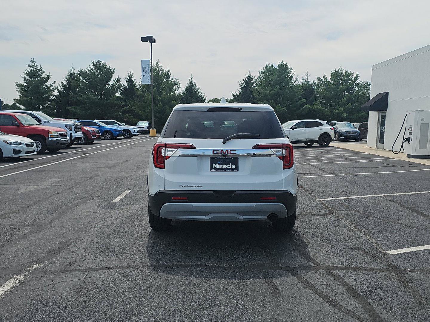 Used 2020 GMC Acadia SLE FWD image 6