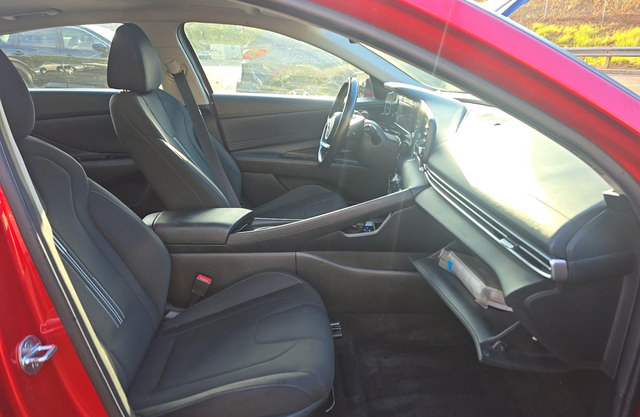 Used 2021 Hyundai Elantra SEL w/ Convenience + Premium Package FWD image 8