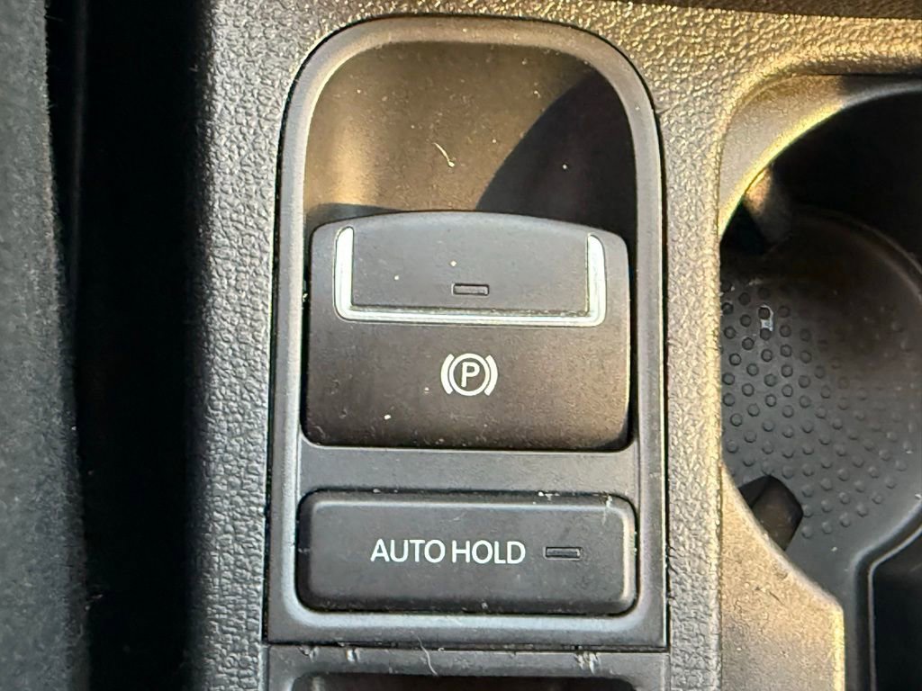 Used 2011 Volkswagen Tiguan S image 20